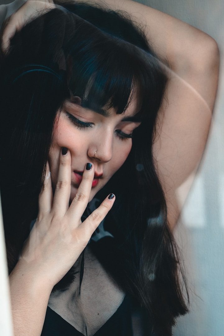 Junge Frau devot und submissive zur Erkennen von BDSM